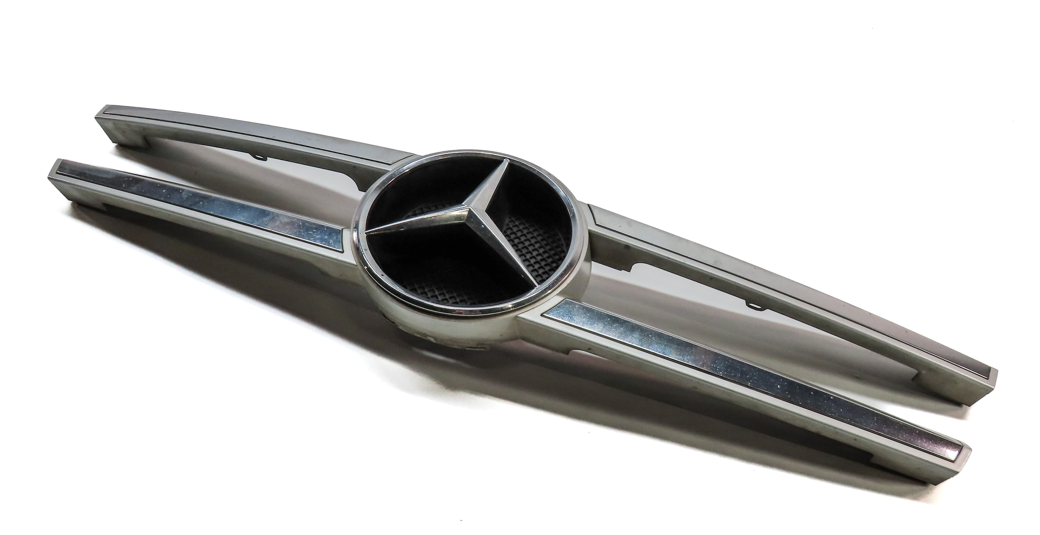 2010-2012 MERCEDES GL350 GL450 (X164) UPPER HOOD GRILLE AIR VENT TRIM — exact item pictured